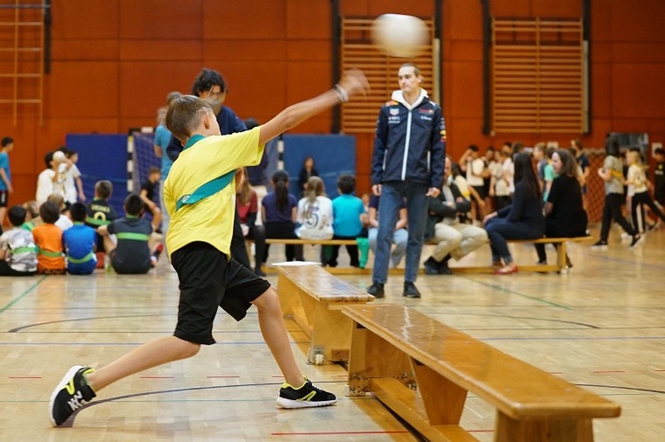 Werfen und Ducken beim Vlkerballturnier der SV